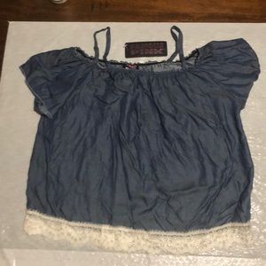 Girls shirt with white lace at the bottom